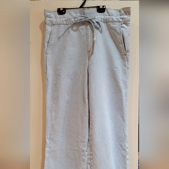 Light Blue Wash Paperbag Waist Wide Leg Jeans - Picture 11 of 11